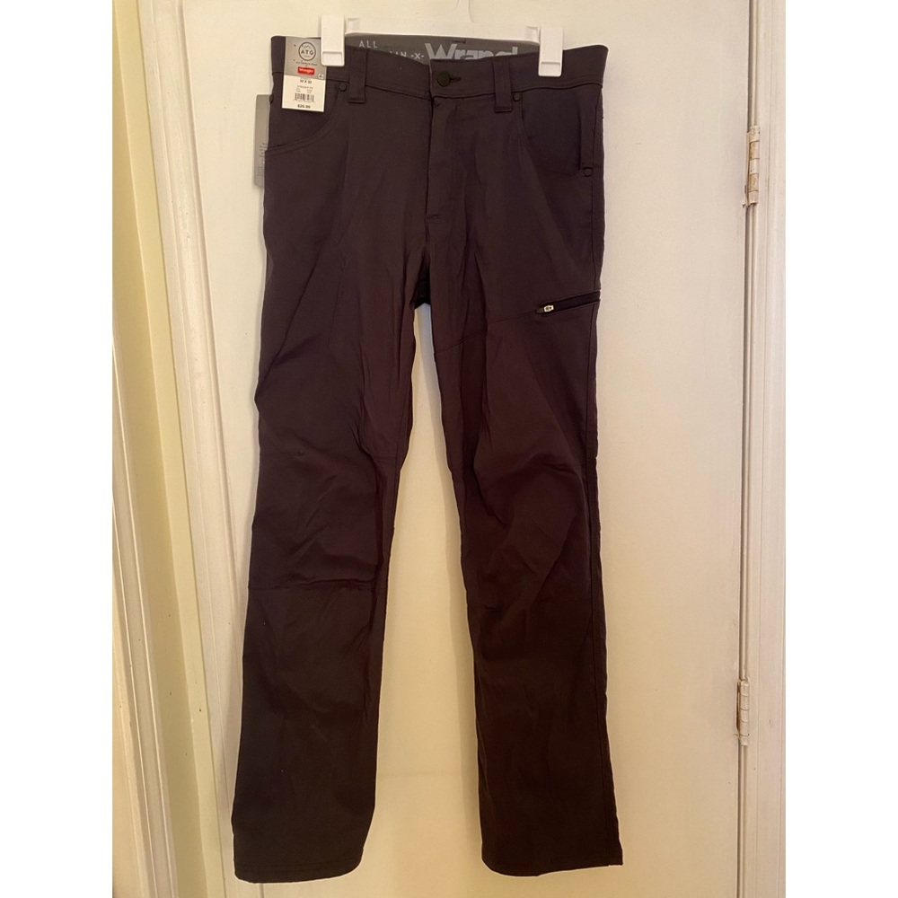 Men’s Black Wrangler Utility Pants. 32x32 NWT.